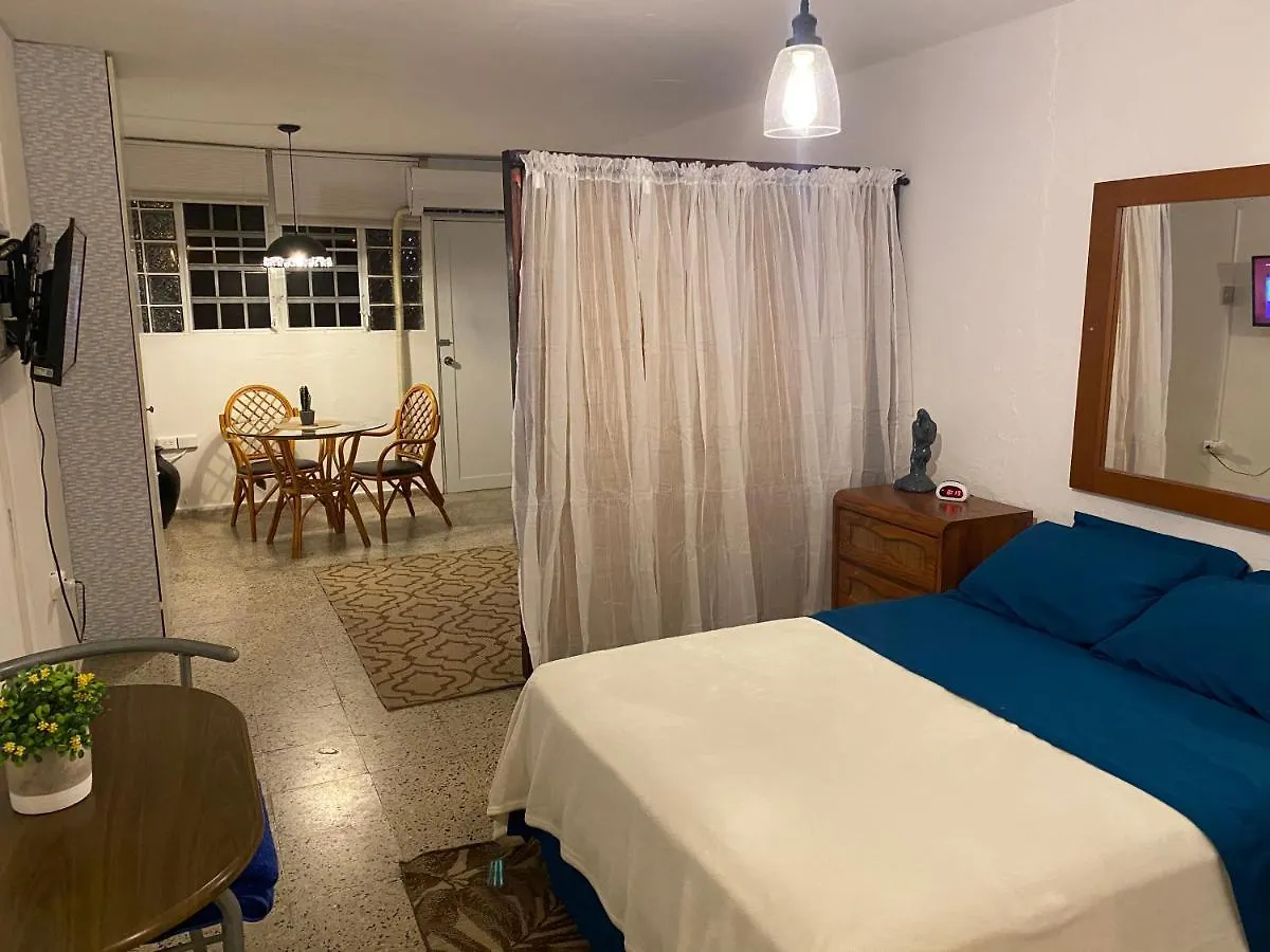 شقة كارولينا  في Nice Apt , Pool Jacuzzi Near Airport, Beaches