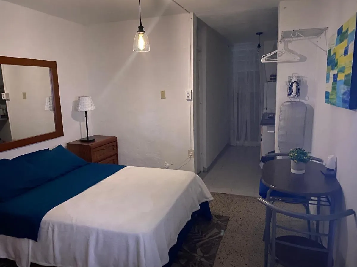 شقة كارولينا  في Nice Apt , Pool Jacuzzi Near Airport, Beaches